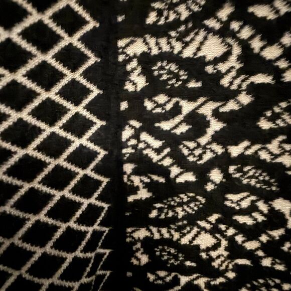 Belldini Black and Cream Patterned Long Open Knit Vest Cardigan Size Medium - Picture 7 of 9